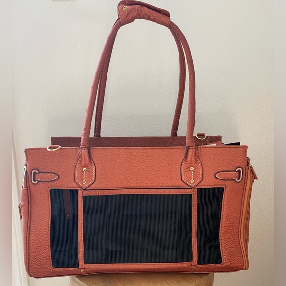 Amazing high quality pet carrier designer and luxury look. Gorgeous Cognac brown - Picture 6 of 17